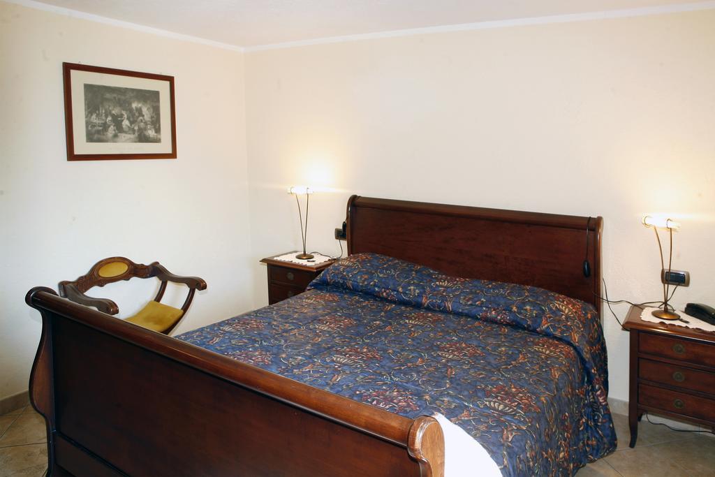 Les Combes Hotel ลาซัลเล ห้อง รูปภาพ