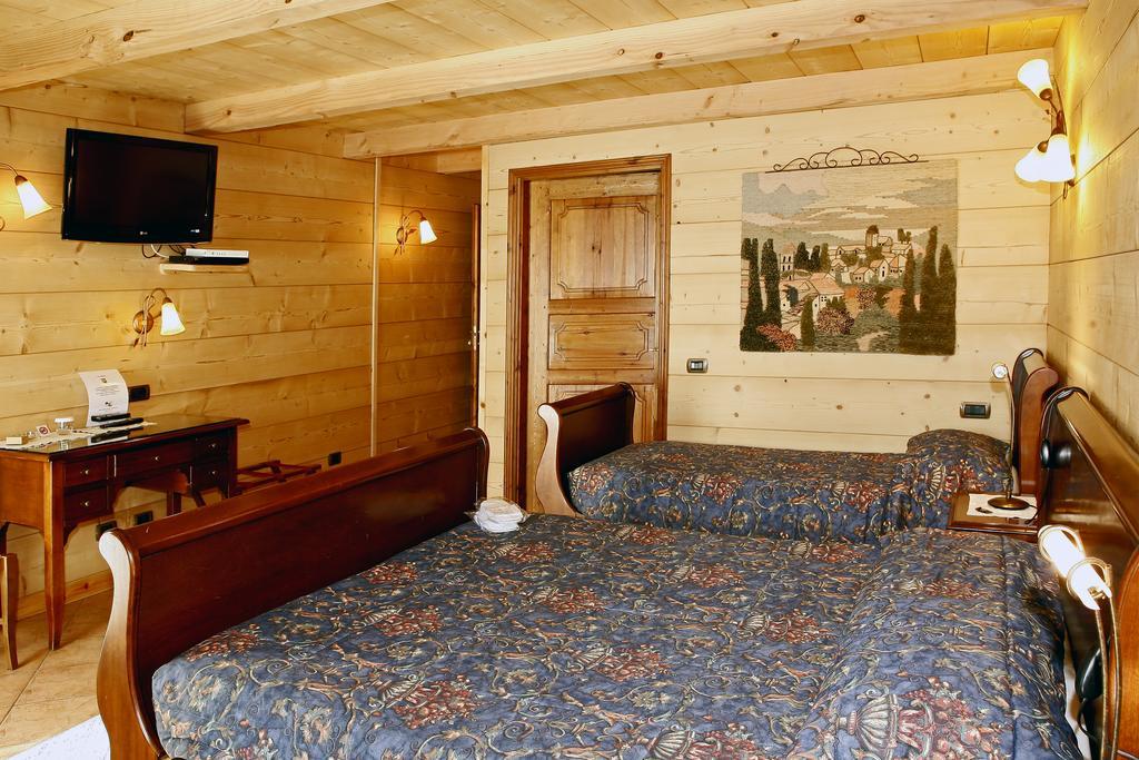 Les Combes Hotel ลาซัลเล ภายนอก รูปภาพ