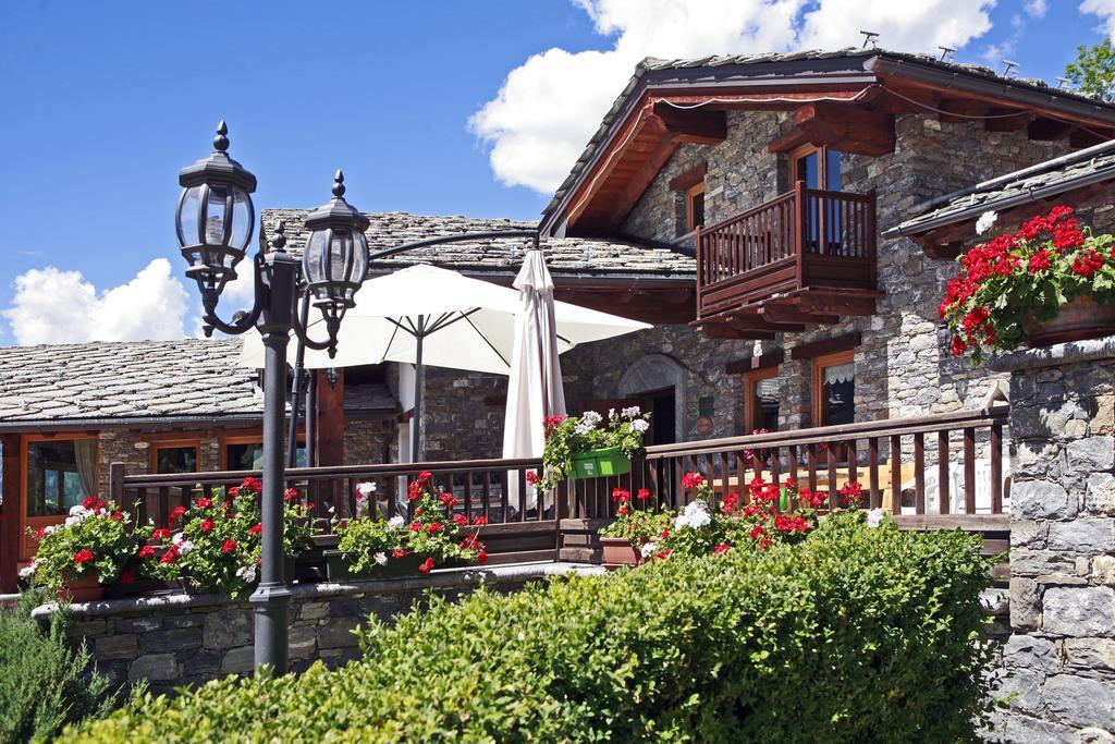 Les Combes Hotel ลาซัลเล ภายนอก รูปภาพ