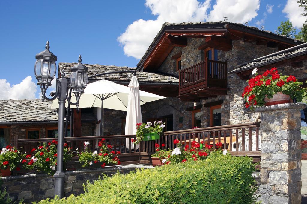 Les Combes Hotel ลาซัลเล ภายนอก รูปภาพ