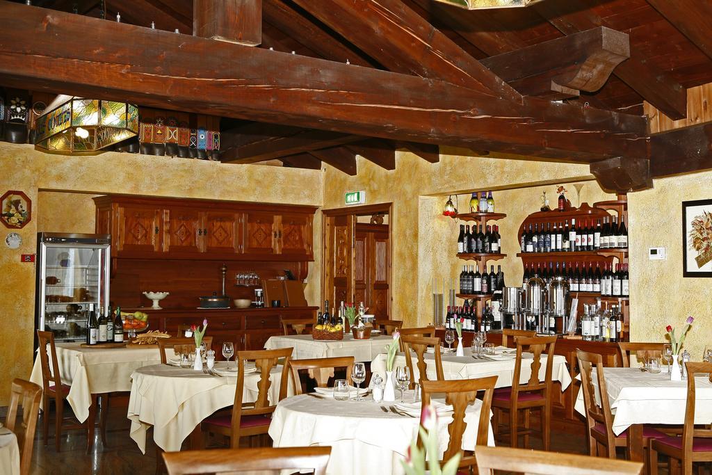 Les Combes Hotel ลาซัลเล ภายนอก รูปภาพ