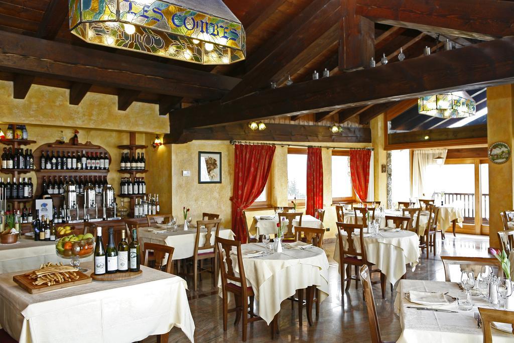 Les Combes Hotel ลาซัลเล ภายนอก รูปภาพ