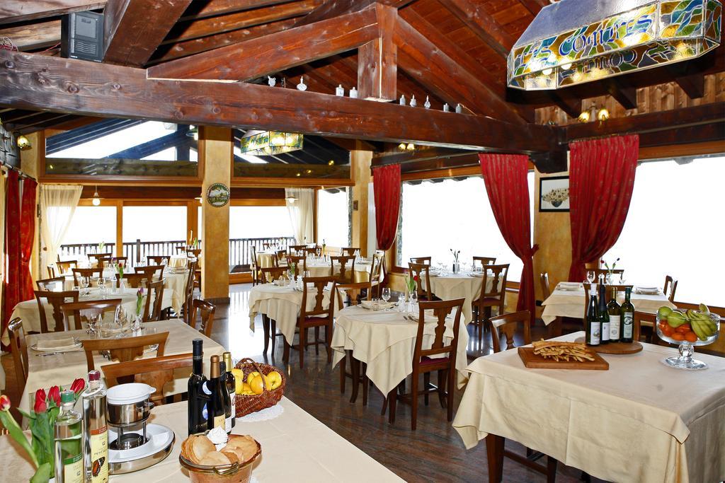 Les Combes Hotel ลาซัลเล ภายนอก รูปภาพ