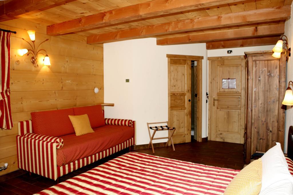 Les Combes Hotel ลาซัลเล ภายนอก รูปภาพ