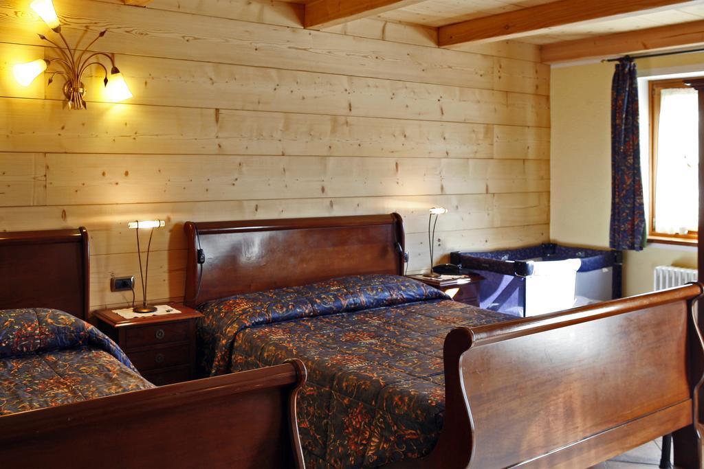 Les Combes Hotel ลาซัลเล ภายนอก รูปภาพ