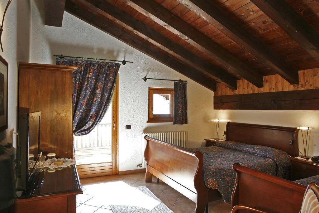 Les Combes Hotel ลาซัลเล ภายนอก รูปภาพ