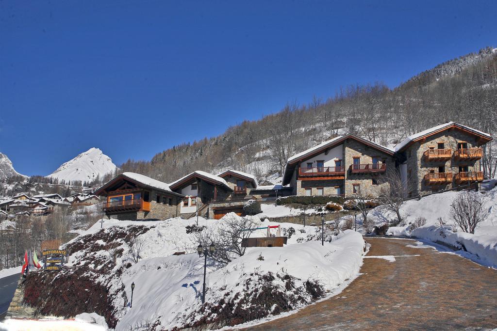 Les Combes Hotel ลาซัลเล ภายนอก รูปภาพ