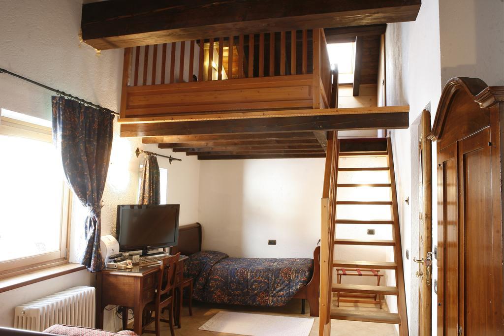 Les Combes Hotel ลาซัลเล ห้อง รูปภาพ