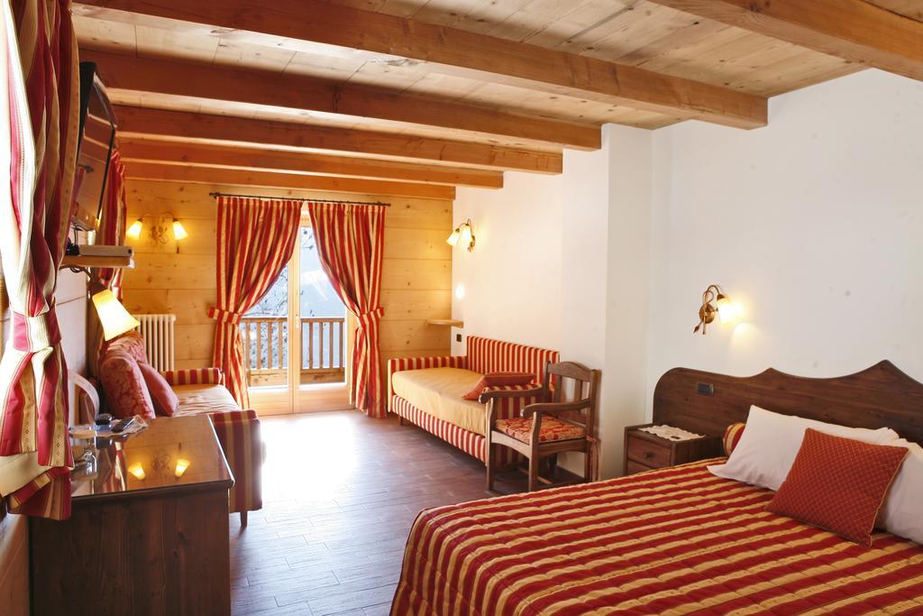 Les Combes Hotel ลาซัลเล ภายนอก รูปภาพ