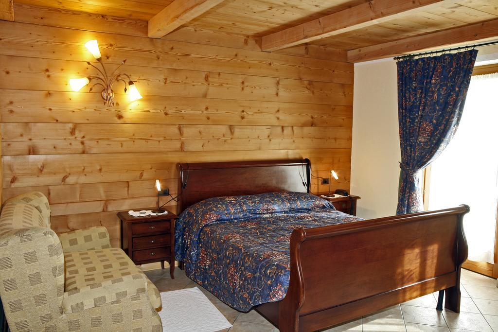 Les Combes Hotel ลาซัลเล ภายนอก รูปภาพ