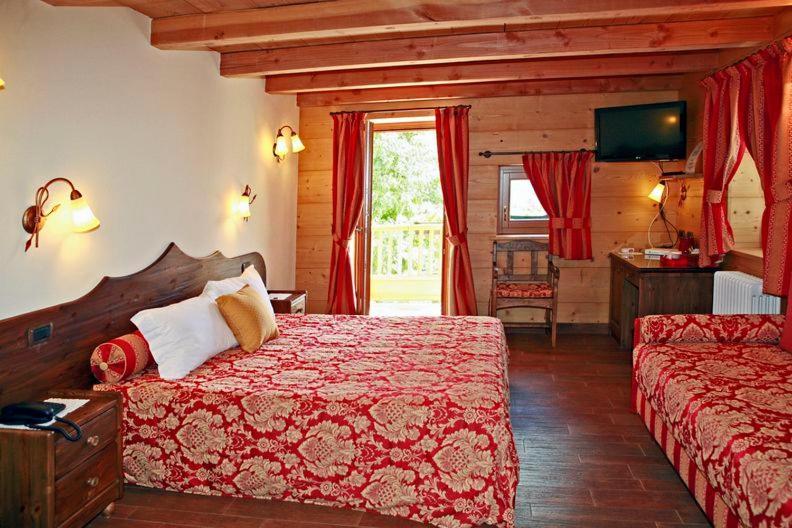Les Combes Hotel ลาซัลเล ภายนอก รูปภาพ